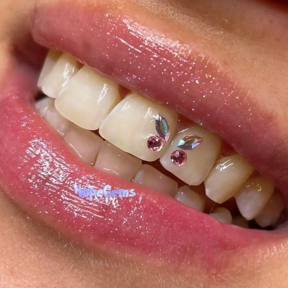 блестящ 4бр / кутия Стоматологични зъбни скъпоценни камъни Кристален диамантен орнамент Различни форми Цветни зъби Бижута Протеза Акрилна декорация